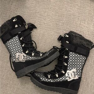 DC Vintage Women's Black and Silver Winter after ski 🎿 Boots